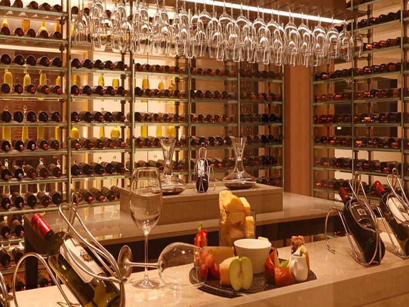 מלון Trident היידראבד מראה חיצוני תמונה Wine cellar at the Mandarin Oriental, Hong Kong